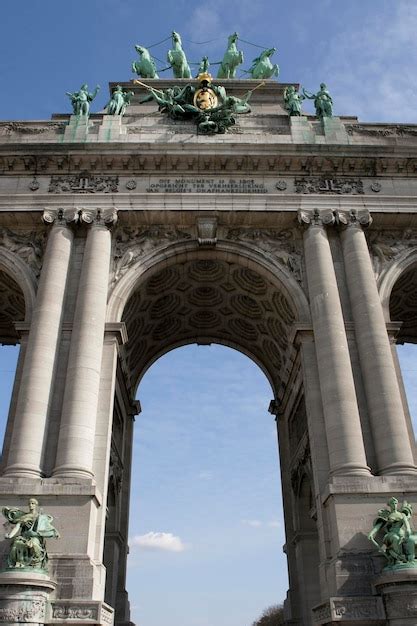 Premium Photo The Triumphal Arch In Brussels