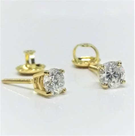 14k Yellow Gold Diamond Stud Earrings With A Total Weight Of 065 Ct
