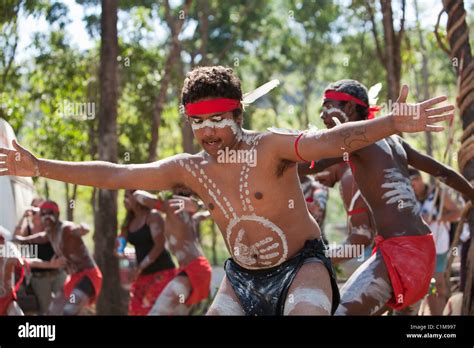 australian aboriginal people banque de photographies et d images à haute résolution alamy