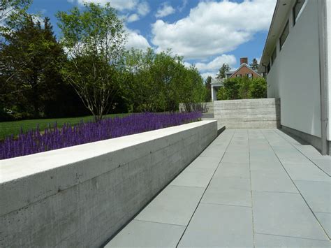 Concrete Seat Wall With Sage Bluestone Paving Bluestone Paving Wall