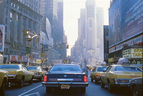 46 Amazing Color Photographs That Capture Street Scenes Of New York