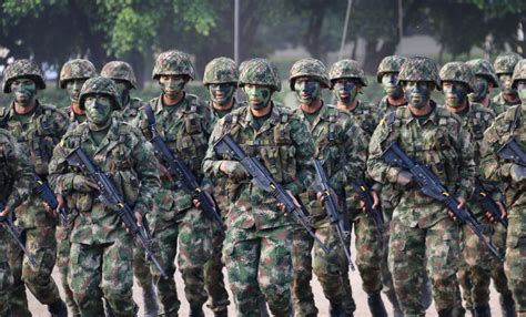 De acuerdo a la constitución política, su misión principal es la de defensa de la soberanía, la independencia, la integridad del territorio nacional y del orden constitucional. Curso Avanzado de Combate, formando a los mejores ...