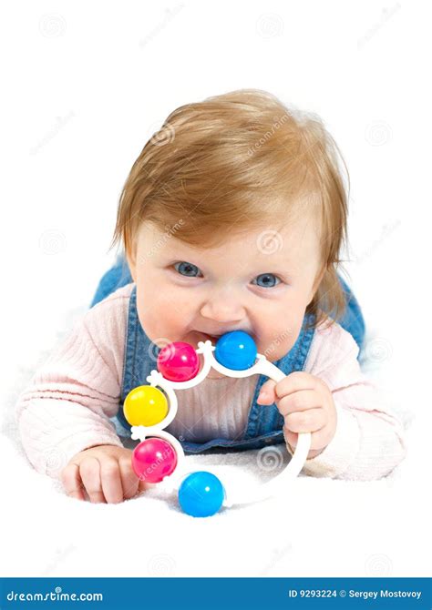 Het Liggen Glimlachend Kind Met Een Stuk Speelgoed Stock Foto Image