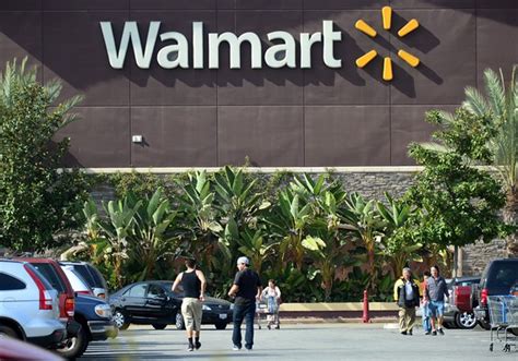 Wal-Mart's in-store shoppers prefer Amazon.com -- not Walmart.com - Behind the Storefront ...