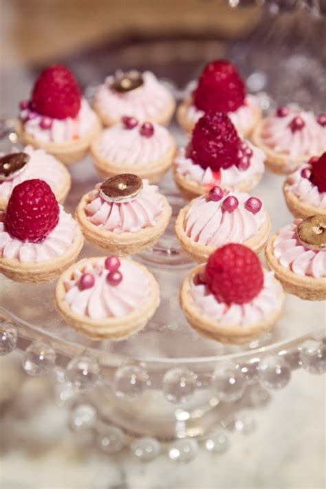 The Hottest Wedding Trend Delicious Mini Desserts Weddingomania