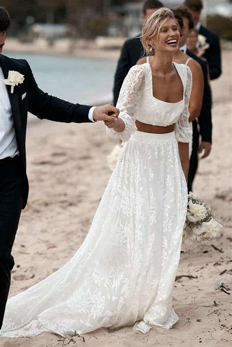 The Best Beach Wedding Dresses Tips Styles Deer Pearl Flowers