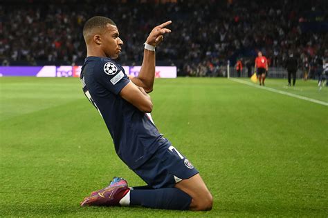 video mbappe gives psg a much needed 1 0 lead over benfica following a key penalty goal psg talk