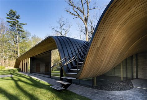 Stunning ‘fold House Has A Sweeping Roof That Bends Like A Musical