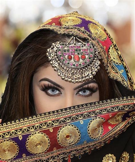 Pin By گلان On A Black And Silver Eye Makeup Persian Women Afghan Girl
