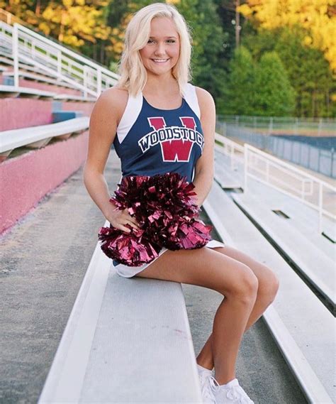 Pin By Sarah Rennells On Cheer Picture Poses Sexy Cheerleaders Cute Cheerleaders