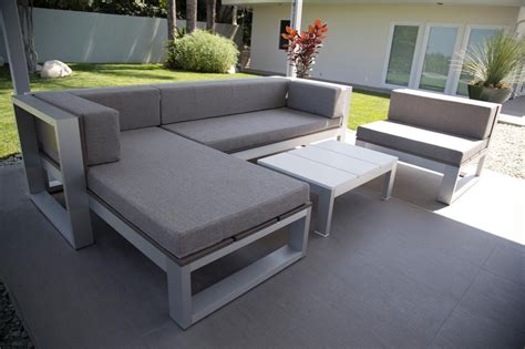 Build a sofa with step by step how to. This is Relaxing: 18 DIY Outdoor Furnitures { Recycled ...