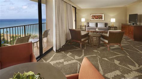 Hilton Hawaiian Village Waikiki Beach Resort Completes 21m Tower