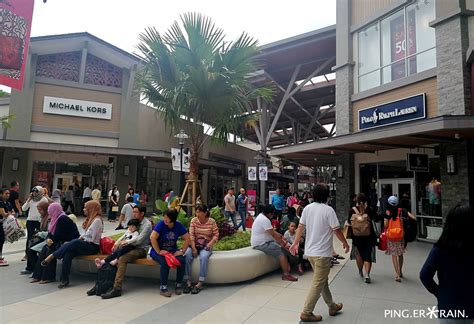 Genting premium outlet is a modern shopping mall at the midhill of genting highlands. One good reason to take the Awana Skyway: Genting Premium ...