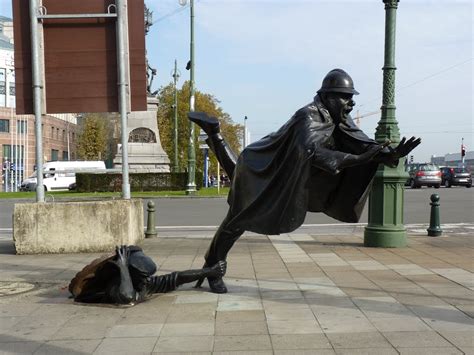 30 Most Creative Statues And Sculptures Around The World