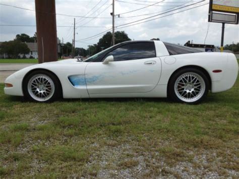 Find Used 2001 Chevrolet Corvette Base Hatchback 2 Door 57l In Belle