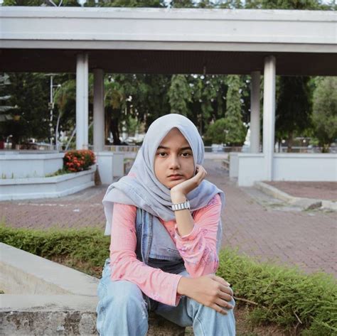 Gambar Mungkin Berisi 1 Orang Luar Ruangan Gaya Hijab Gadis Berjilbab Wanita Cantik