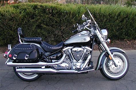 Packing the same blistering performance like the base model, the midnight warrior cashes in major style points with its unforgiving, glossy black livery. 2006 Yamaha Road Star Midnight Silverado - Moto.ZombDrive.COM