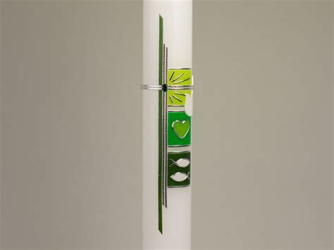 Maybe you would like to learn more about one of these? Kerze zur Kommunion in Grün "Taube, Herz, Fische" | Zur ...