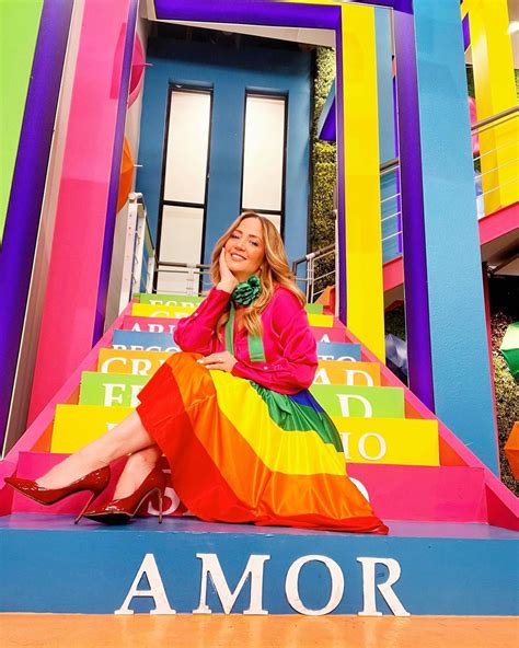 Andrea Legarreta Celebra El Mes Del Orgullo Con Vestido Multicolor Fama
