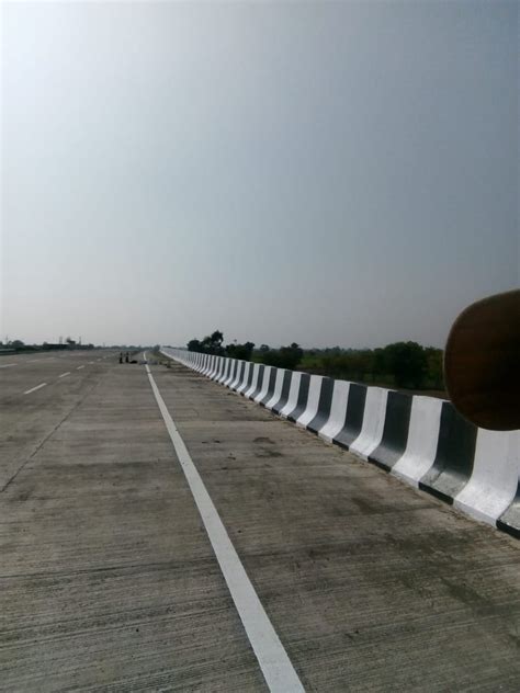 Road Crash Barrier Painting Services At Rs 70square Meter In Dhule