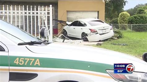 Hit And Run Driver Slams Into Northwest Miami Dade Home No Injuries Wsvn 7news Miami News