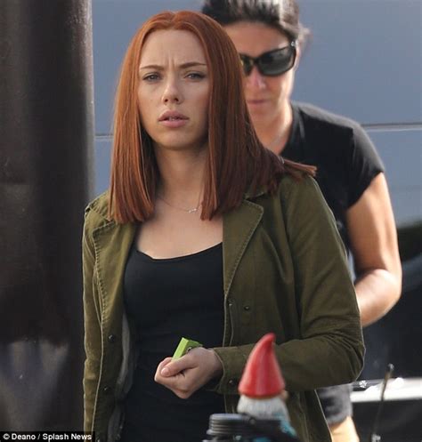 Scarlett Johanssons Curves Appear Less Ample As She Reveals Her Red