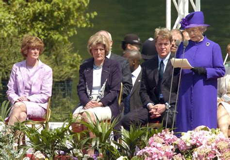 Princess diana's sister, lady jane fellowes, 61, has been announced as the person chosen to give the reading at royal wedding in st george's chapel. Who Are Lady Jane Fellowes and Lady Sarah McCorquodale ...