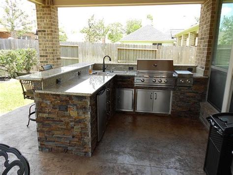 L Shaped Outdoor Grill With Bar Area Outdoor Kitchen