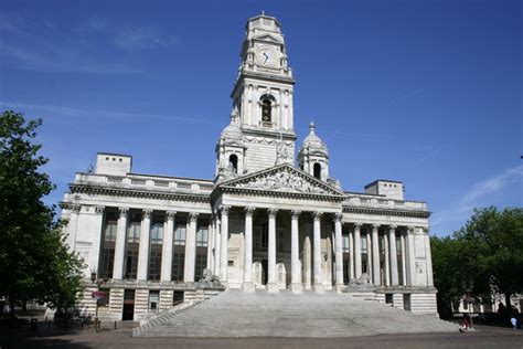 Portsmouth Guildhall © Stuart Cann Geograph Britain And Ireland