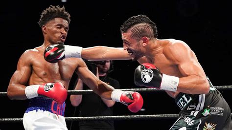 Cruz removes any doubt with decisive victory over Martin in 147-pound