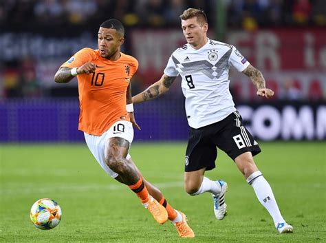 Breaking news headlines about memphis depay, linking to 1,000s of sources around the world, on newsnow: Van Gaal responds to Man United flop Memphis Depay ...