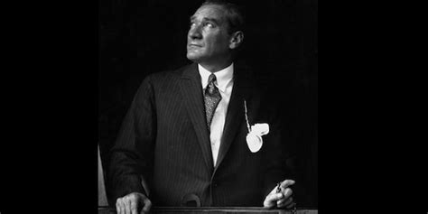 Mustafa kemal atatürk'e duyulan rahatsızlık bugünlere özgü olmadığı gibi cumhuriyet'in ilan edilmesinden çok daha öncelerde de vardı. #EvdeKal | kabafii - Mustafa Kemal Atatürk Kimdir?