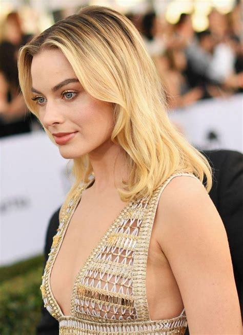 16 Beauty Products Margot Robbie Uses Almost Every Day Margot Robbie Beauty Robbie