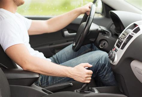 Automatic Or Manual Transmission— Which One Is Better For Beginners