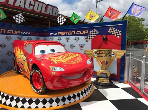 Lightning Mcqueen Uit Cars Krijgt Eigen Fotolocatie Bij Stuntshow In