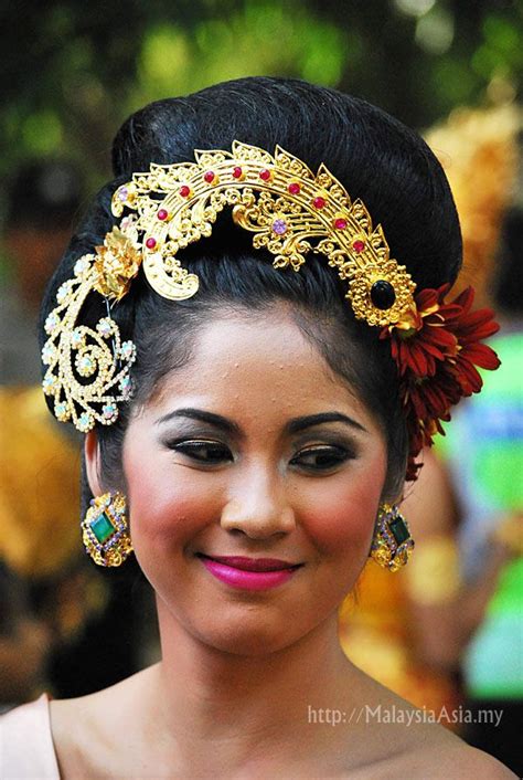 Balinese Clothing Festival Of People And Tribes In Bali Indonesia Pt 1 ~ Malaysia We