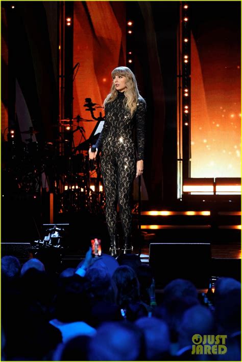 Taylor Swift Opens Rock And Roll Hall Of Fame Induction Ceremony While