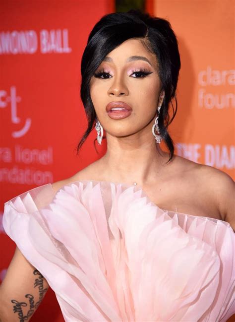 Cardi Bs ‘dms Are Flooded After Announcing Her Split From Offset