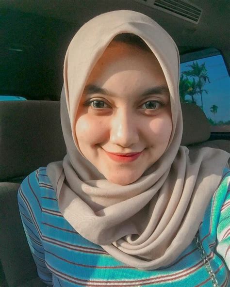 Pin Oleh Ikeh Kimochi Di Hijab Stylist 3 Di 2021 Gadis Gadis Cantik