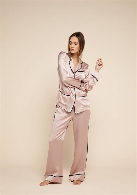 Pyjamas De Soie Et Luxueux Par Olivia Von Halle The Everyday Luxury