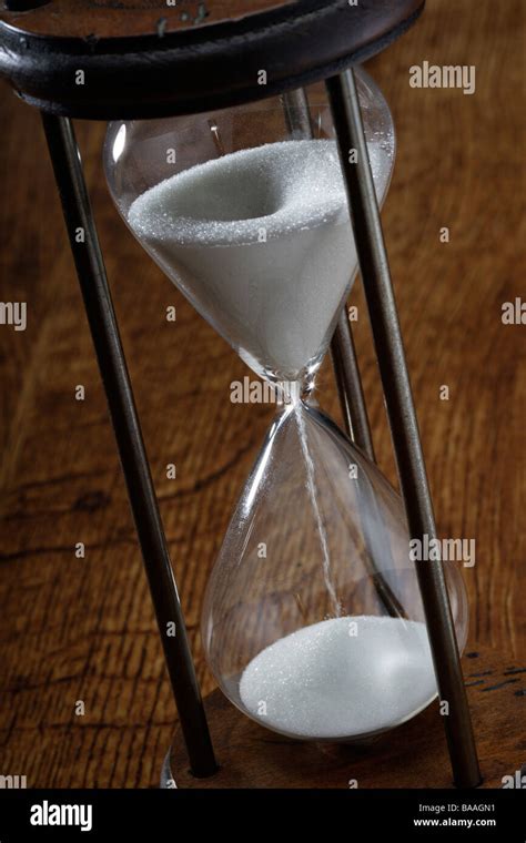 10 Minute Hourglass Or Sandglass Timer Stock Photo Alamy