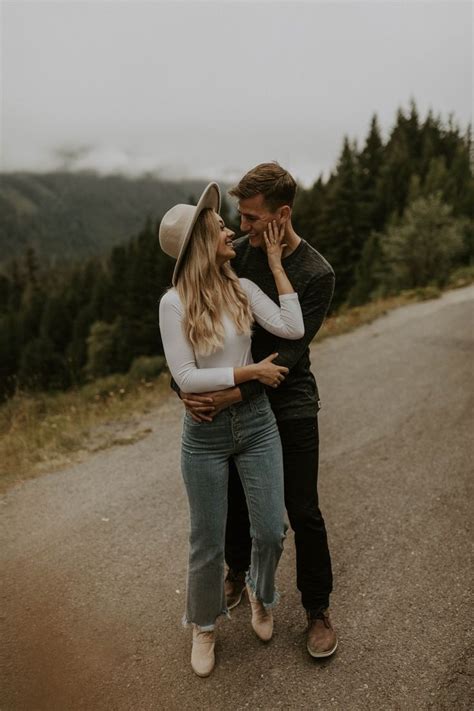 Couple Shoot Nature Family Photography | Couple photography poses