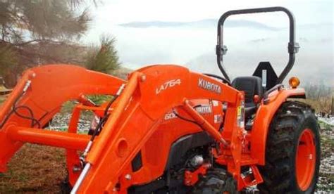 2012 Kubota Bucket Tractor Asking 25000 Obo Only Used For 2 Hours