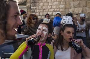 Ultra Orthodox Jewish Men Gather To Dance In Jerusalem As Thousands In