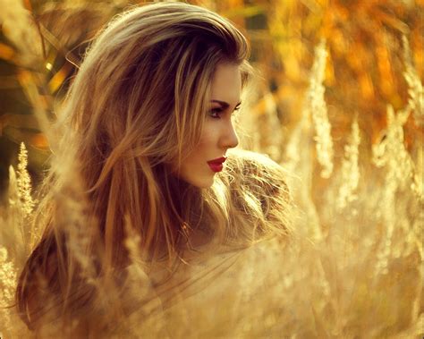 fond d écran visage lumière du soleil femmes maquette blond cheveux longs herbe champ