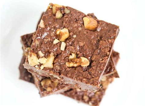 Oatmeal and dark chocolate and enough bars to feed a crowd = a winning recipe. Healthy Dark Chocolate Oat Bars - SIMS HOME KITCHEN