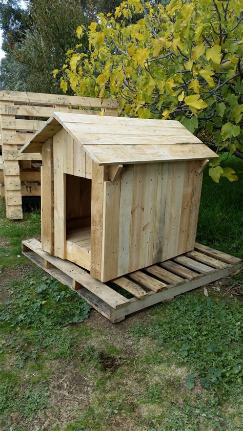 Recycling Pallet Wood - Dog Kennel | Wood dog kennel, Dog kennel designs, Dog kennel