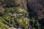 Hagen von oben - Von Wald umgebene Ortsansicht im Ortsteil Dahl in ...