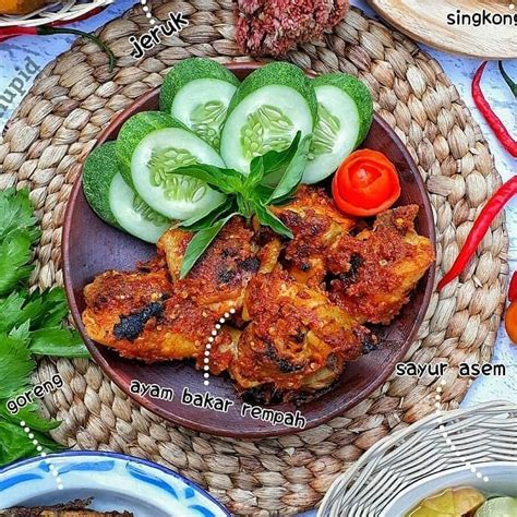 Cuci bersih ayam, lalu marinasi ayam dengan air jeruk nipis dan garam. 14 Resep cara membuat ayam bakar Instagram ...