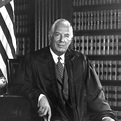 Warren E. Burger, presidente da Suprema Corte dos Estados Unidos de ...
